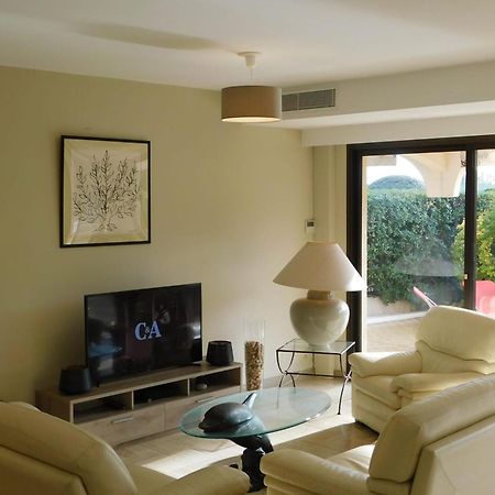 Air-Conditioned 4-Room "Marine Villeneuve" Flat With Pool And Parking المظهر الخارجي الصورة